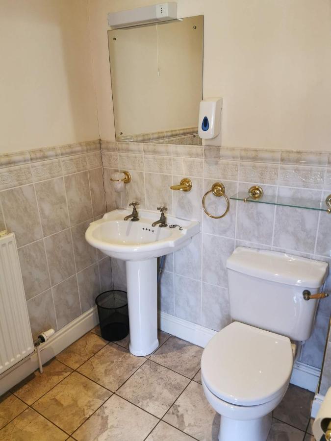 The Queens Hotel Todmorden Bagian luar foto