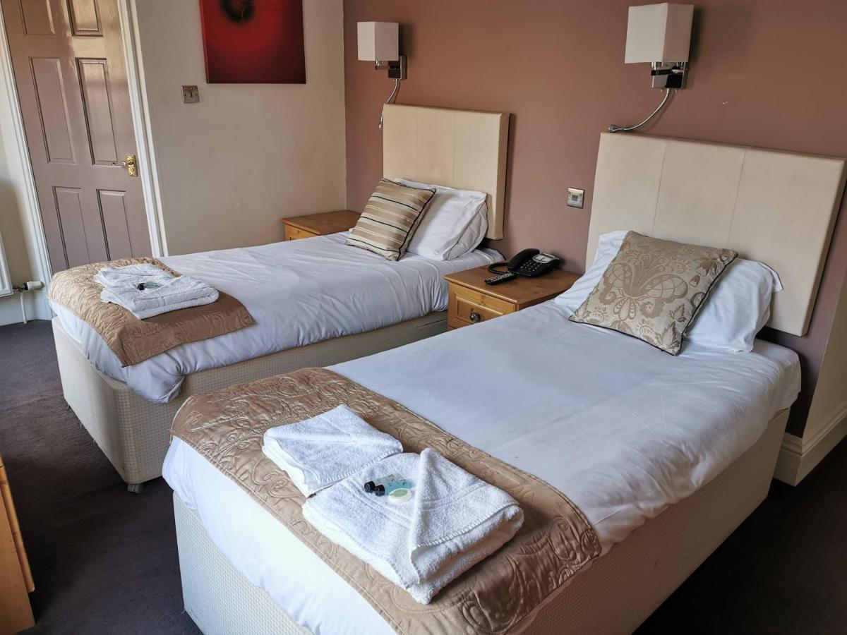 The Queens Hotel Todmorden Bagian luar foto