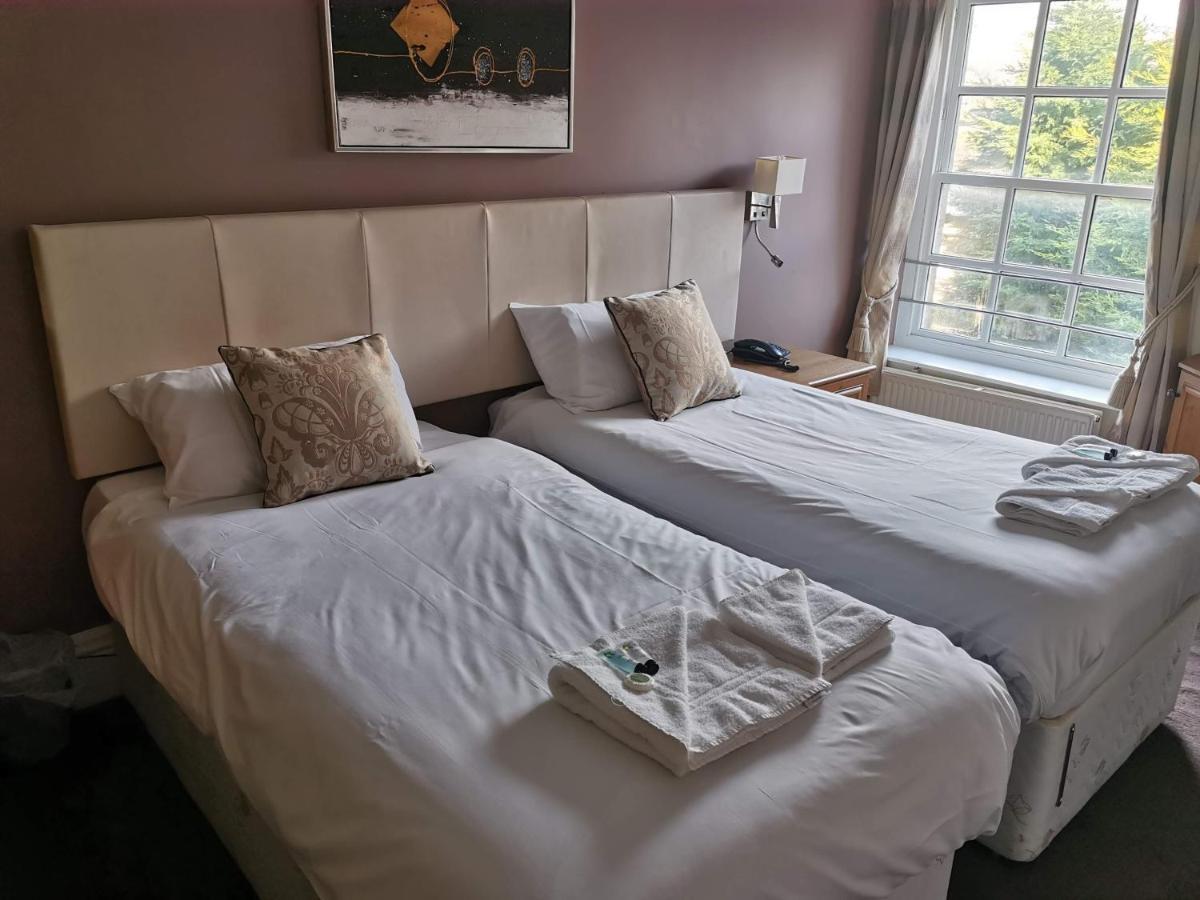 The Queens Hotel Todmorden Bagian luar foto