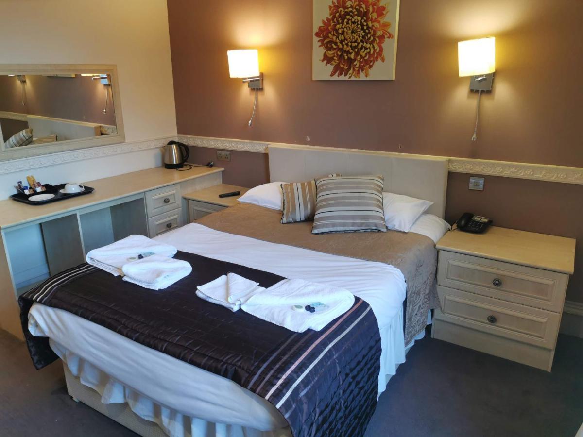 The Queens Hotel Todmorden Bagian luar foto