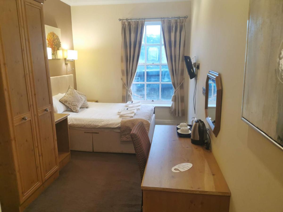 The Queens Hotel Todmorden Bagian luar foto