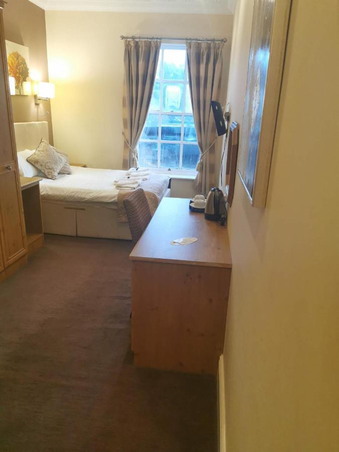 The Queens Hotel Todmorden Bagian luar foto