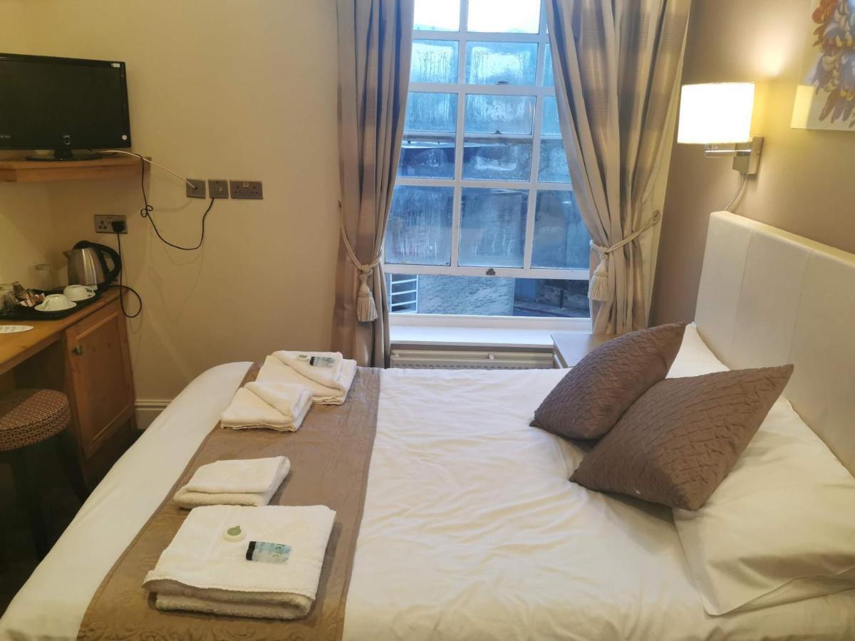 The Queens Hotel Todmorden Bagian luar foto