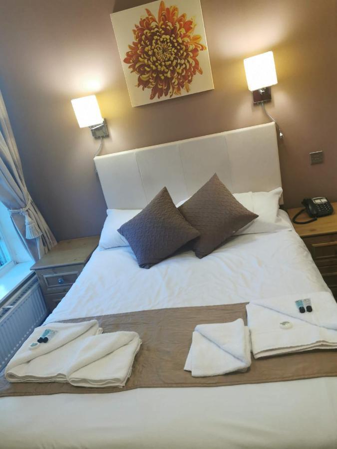 The Queens Hotel Todmorden Bagian luar foto