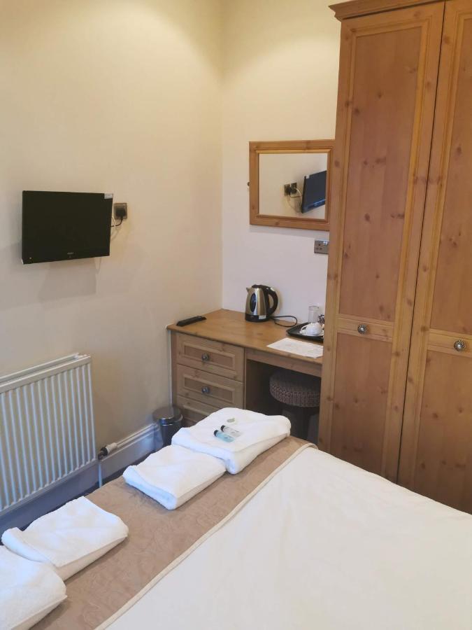 The Queens Hotel Todmorden Bagian luar foto